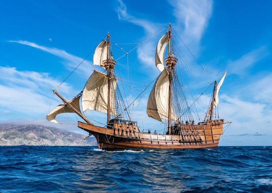 San Salvador greeting ceremony at sea