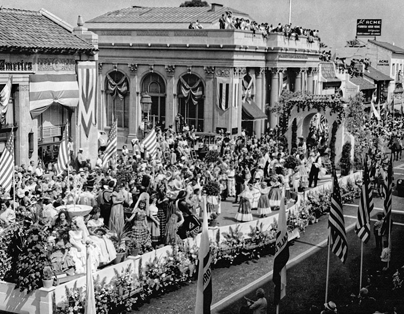 The first Santa Barbara Fiesta Parade in 1924